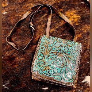 Beautiful Patricia Nash Granada crossbody.